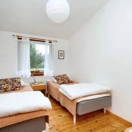 6 Person In Dronningmolle-by Traum