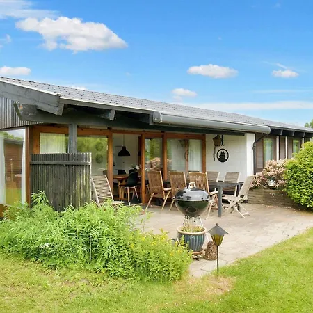 6 Person In Dronningmolle-by Traum *