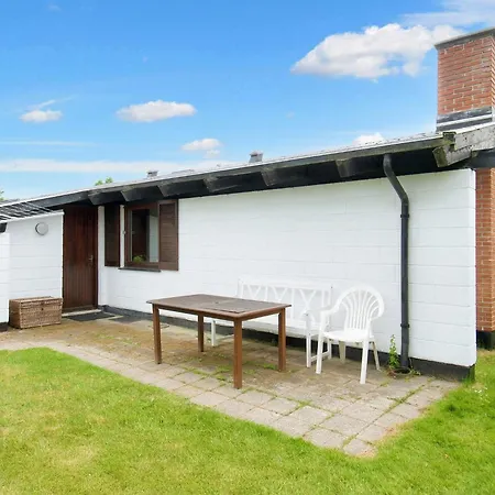 6 Person In Dronningmolle-by Traum *